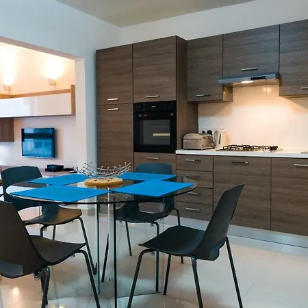 Qawra - Modern 2 Bedroom Seaside Lejlighed