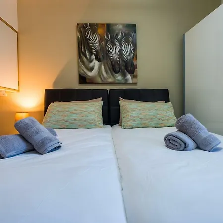 Qawra - Modern 2 Bedroom Seaside Daire