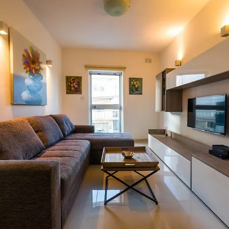 Qawra - Modern 2 Bedroom Seaside St. Paul's Bay