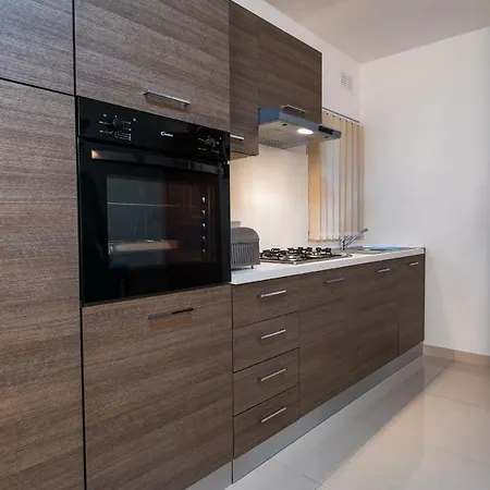 Qawra - Modern 2 Bedroom Seaside *