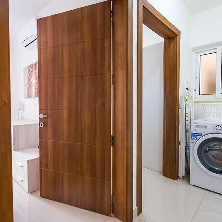 Qawra - Modern 2 Bedroom Seaside * St. Paul's Bay