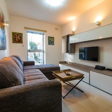 Qawra - Modern 2 Bedroom Seaside St. Paul's Bay