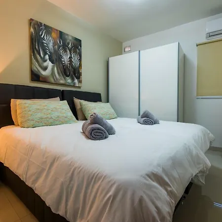 Qawra - Modern 2 Bedroom Seaside *