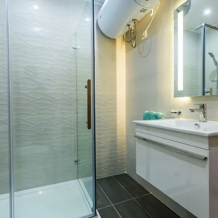 Qawra - Modern 2 Bedroom Seaside St. Paul's Bay