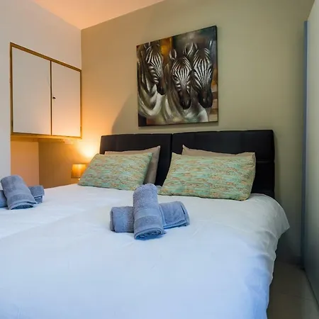 Qawra - Modern 2 Bedroom Seaside Daire